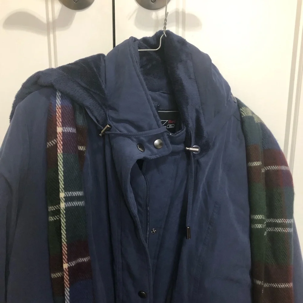 Woman’s size medium Navy Blue Faux Fir winter coat - Picture 5 of 10